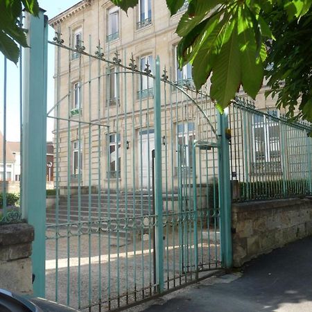 Studio Dans Charmante Batisse De Maitre Compiegnoise Compiegne Exterior photo